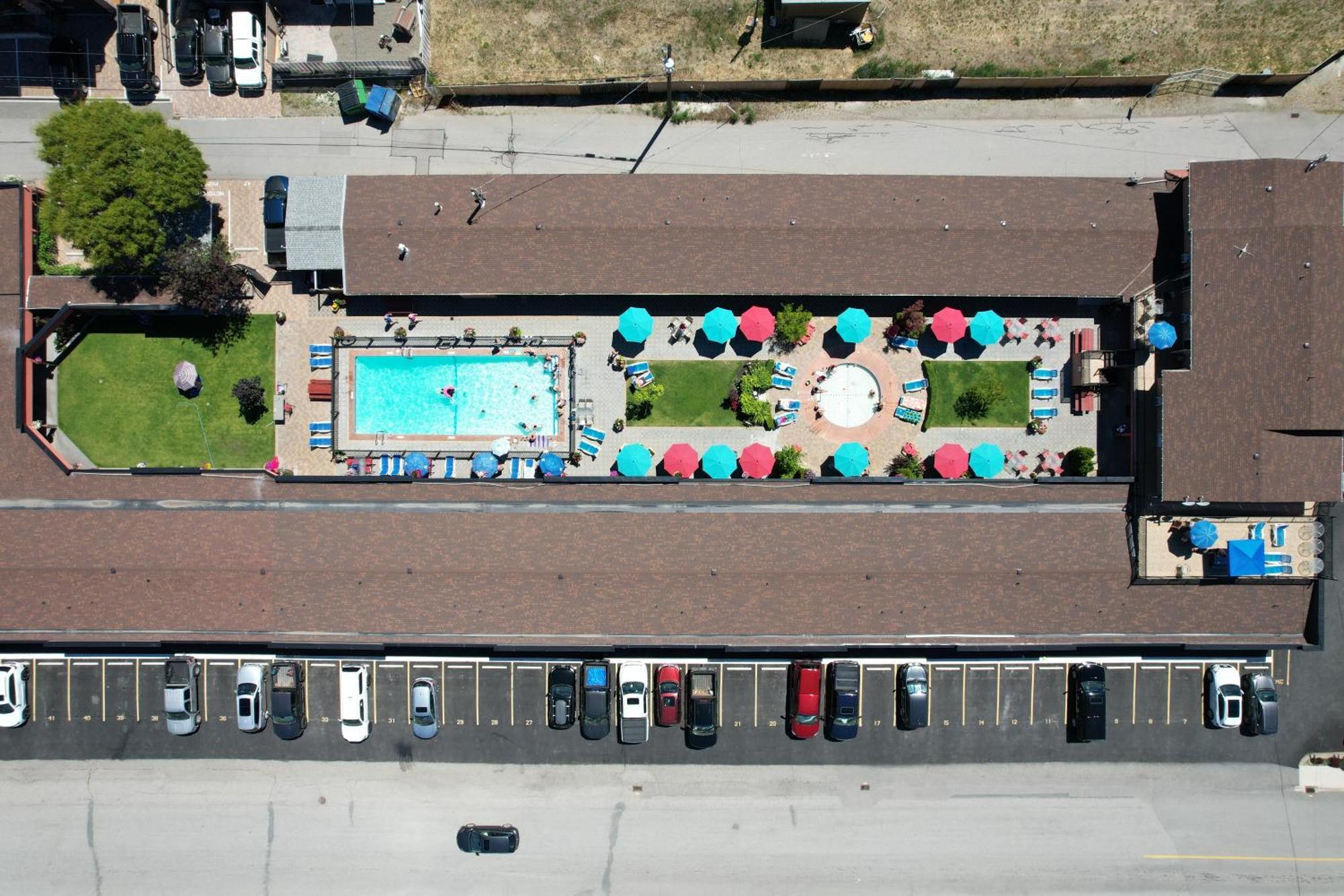 Sahara Courtyard Inn & Suites Osoyoos Luaran gambar