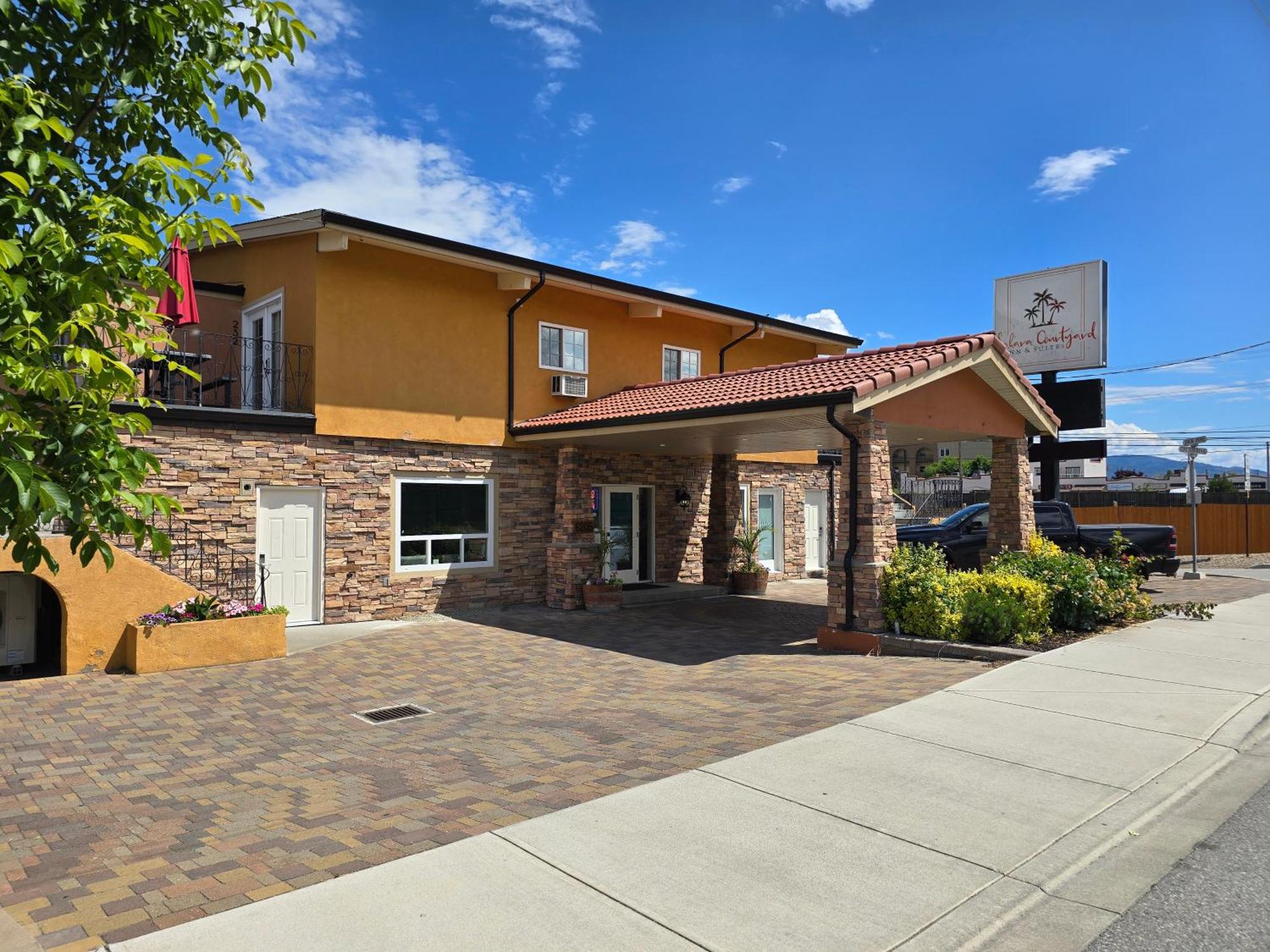 Sahara Courtyard Inn & Suites Osoyoos Luaran gambar