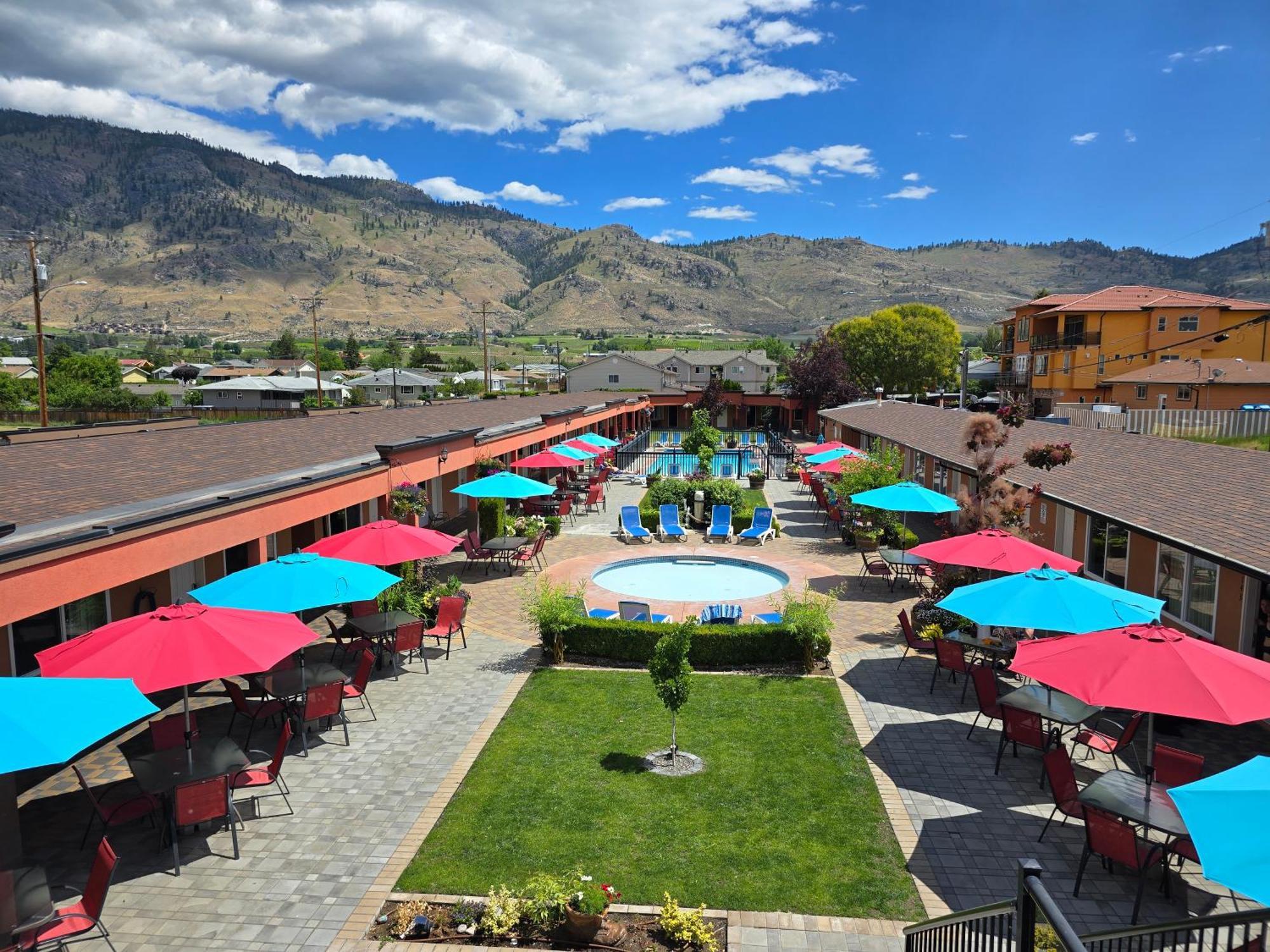 Sahara Courtyard Inn & Suites Osoyoos Luaran gambar