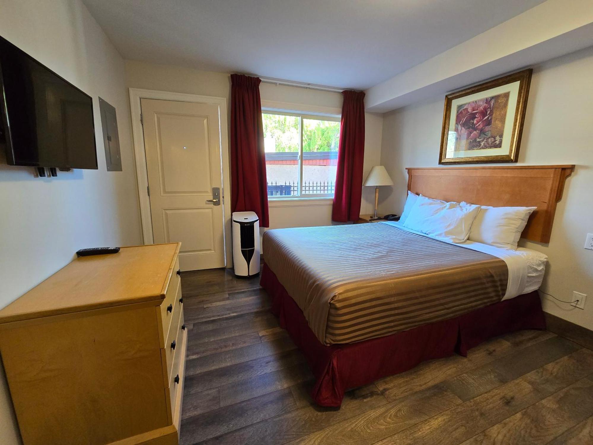Sahara Courtyard Inn & Suites Osoyoos Luaran gambar