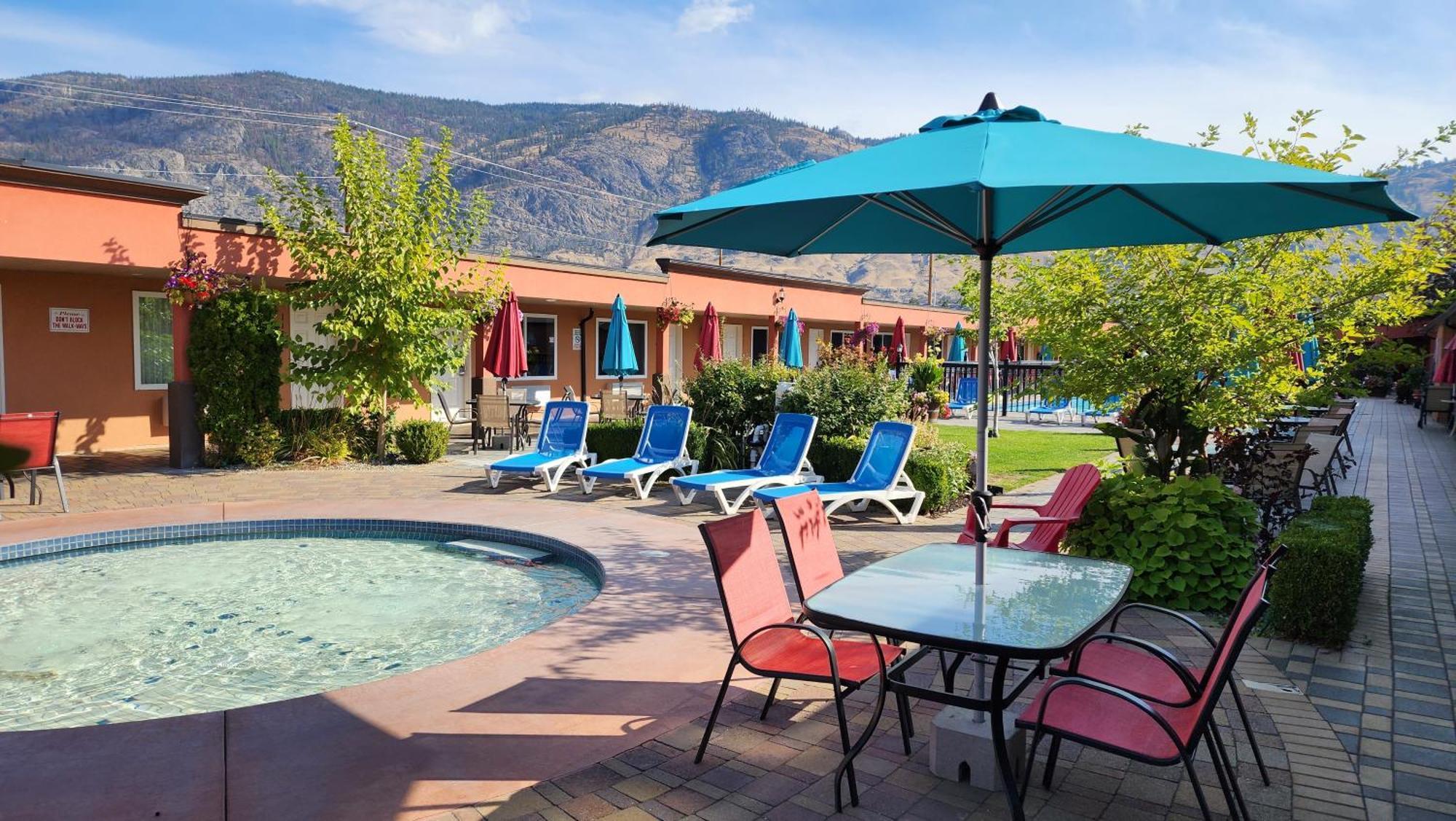 Sahara Courtyard Inn & Suites Osoyoos Luaran gambar