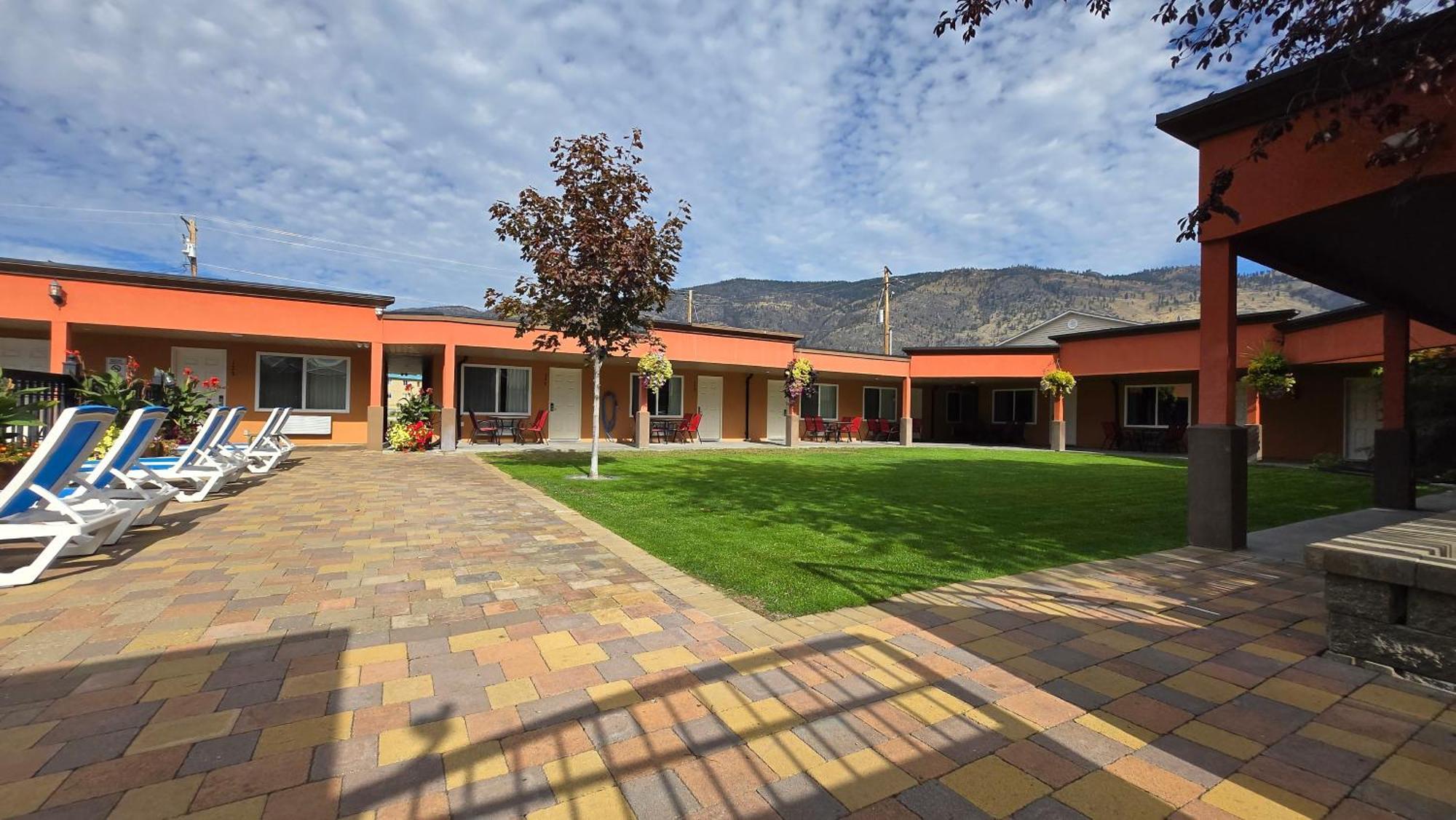 Sahara Courtyard Inn & Suites Osoyoos Luaran gambar