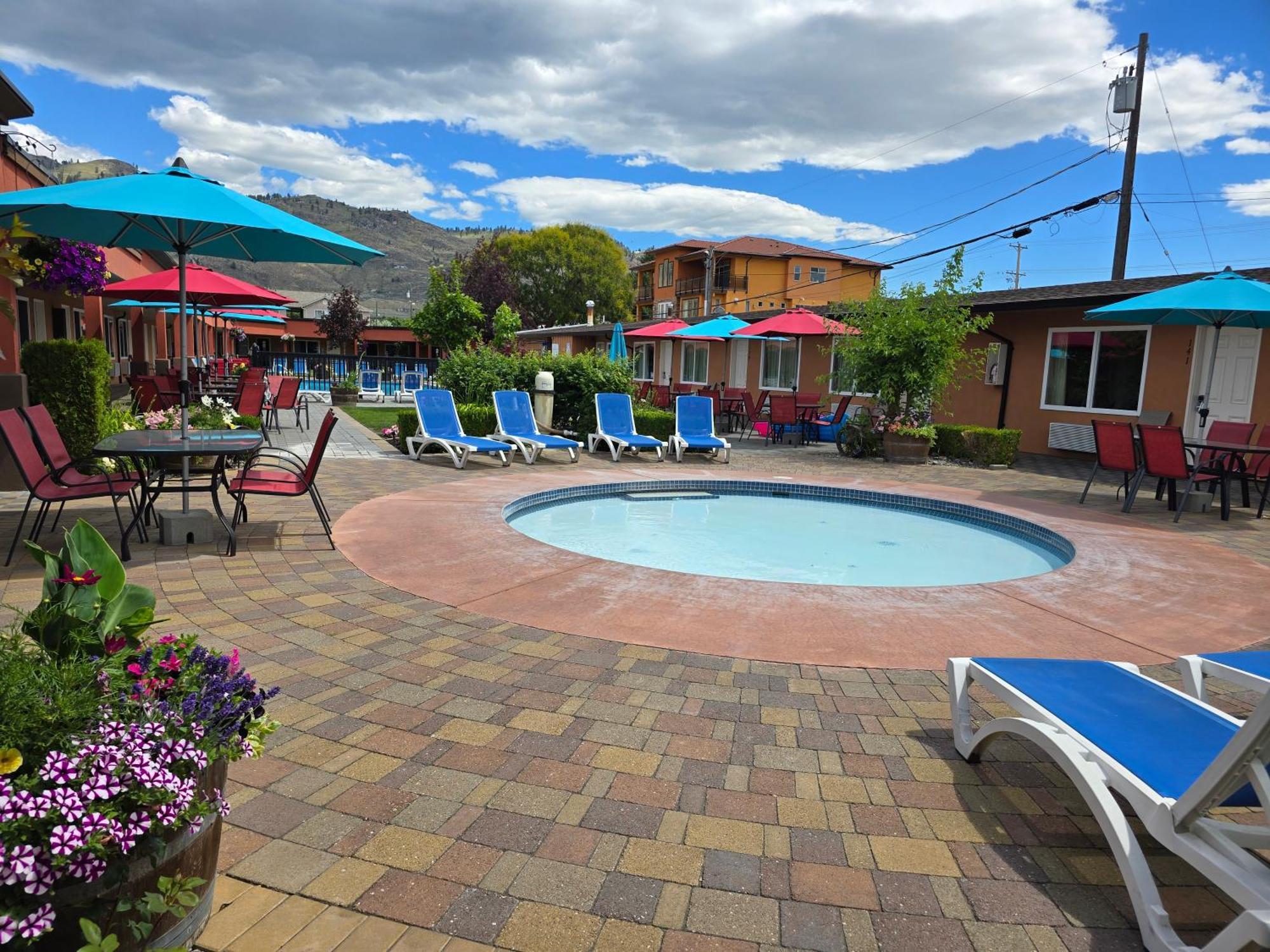 Sahara Courtyard Inn & Suites Osoyoos Luaran gambar
