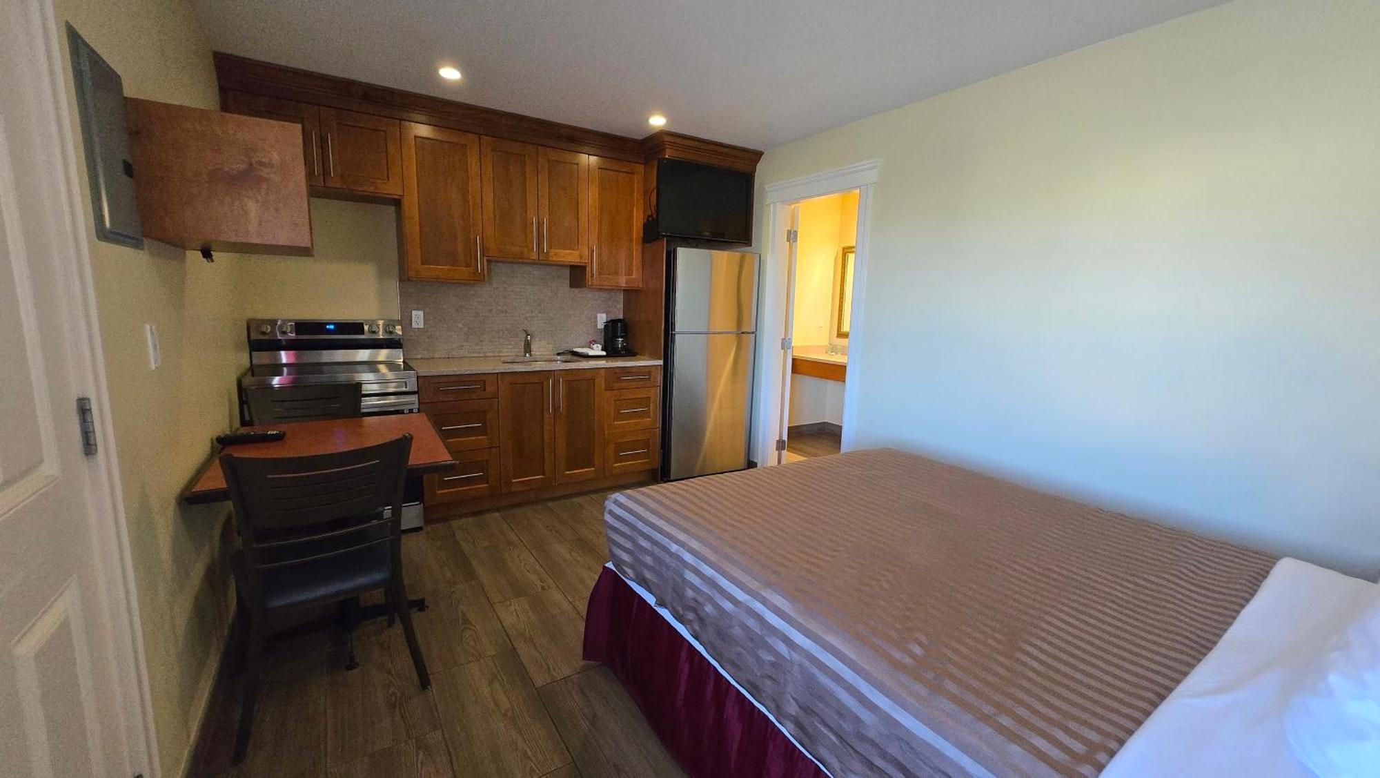 Sahara Courtyard Inn & Suites Osoyoos Luaran gambar