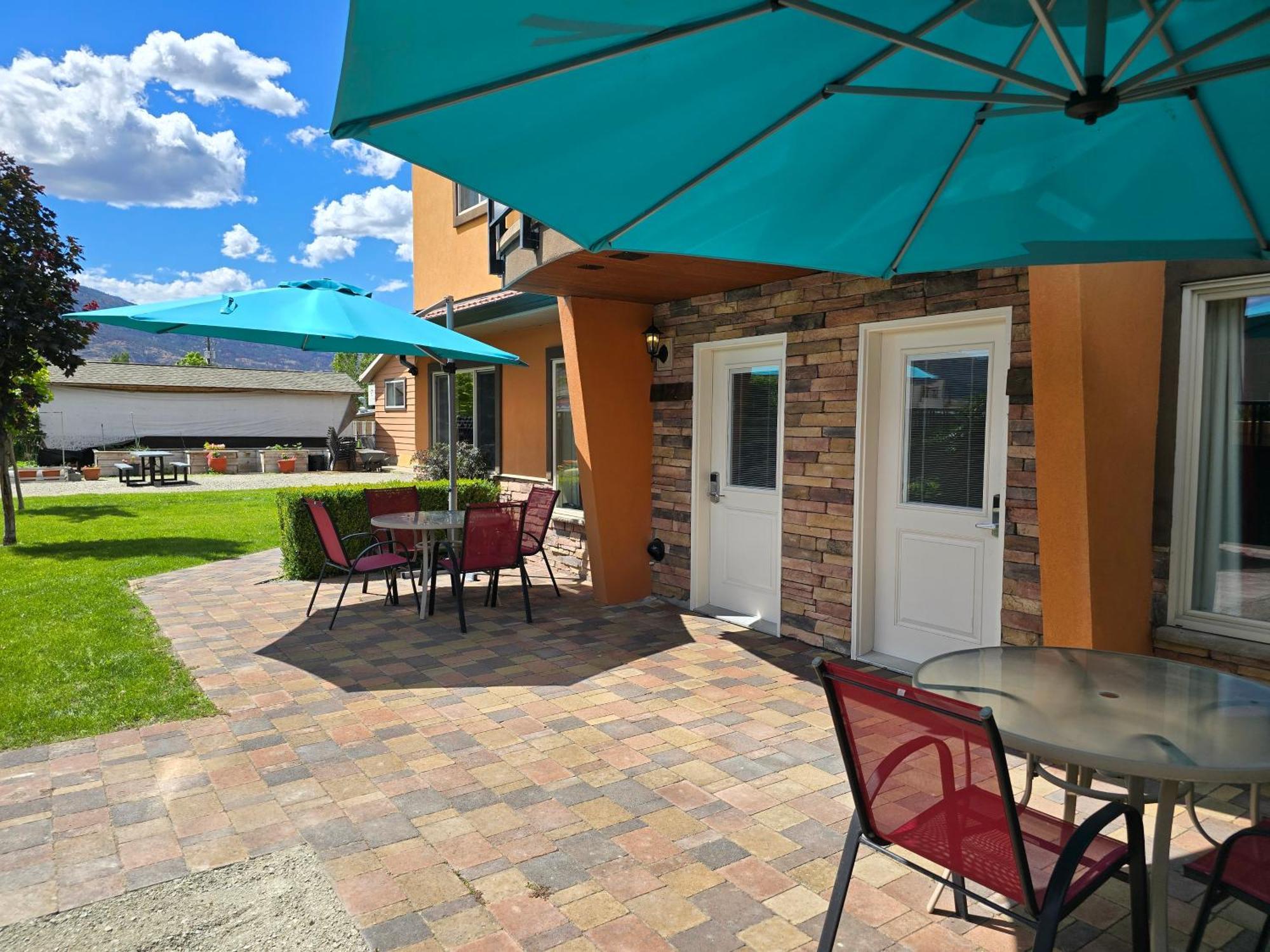 Sahara Courtyard Inn & Suites Osoyoos Luaran gambar
