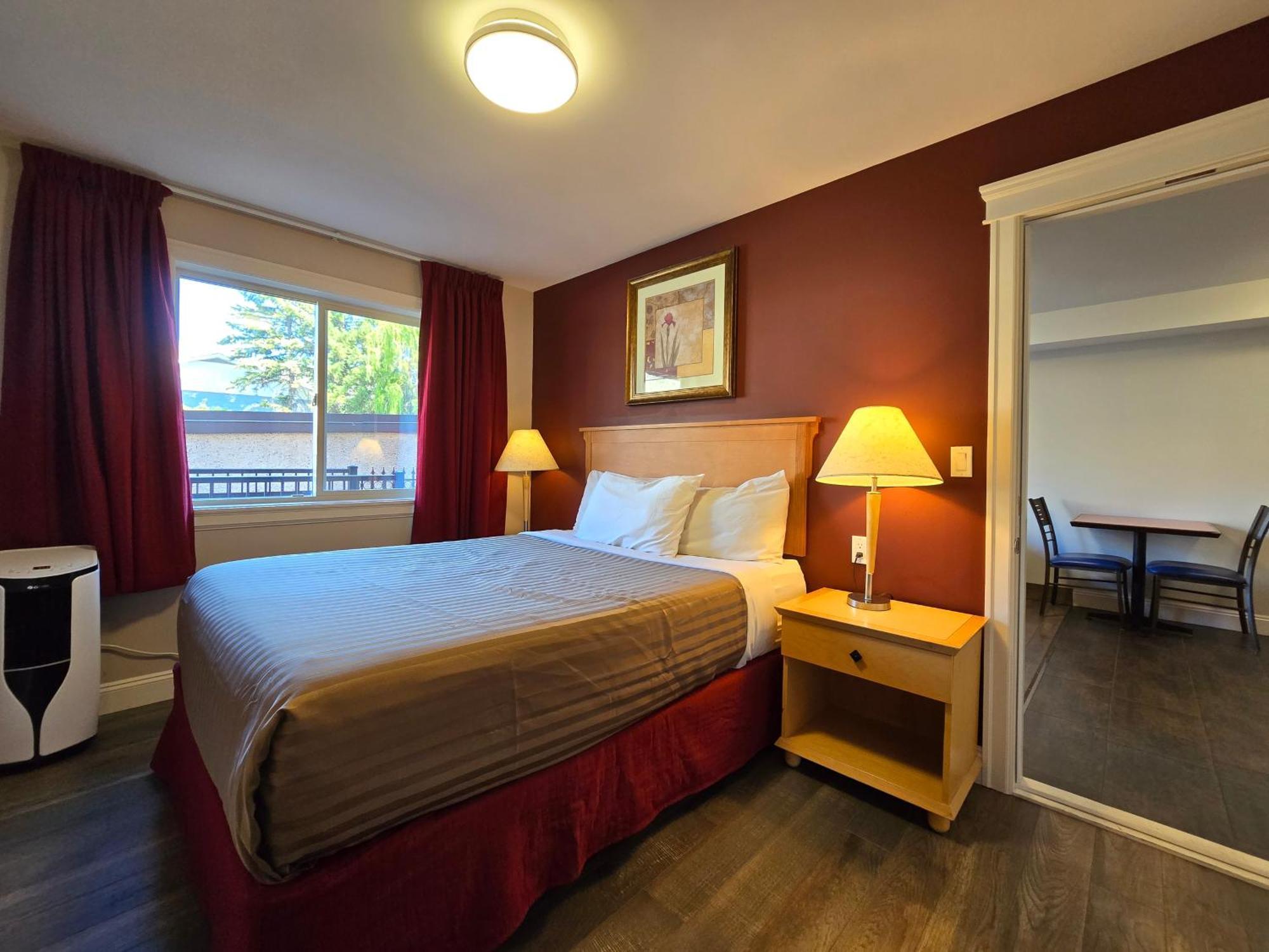 Sahara Courtyard Inn & Suites Osoyoos Luaran gambar