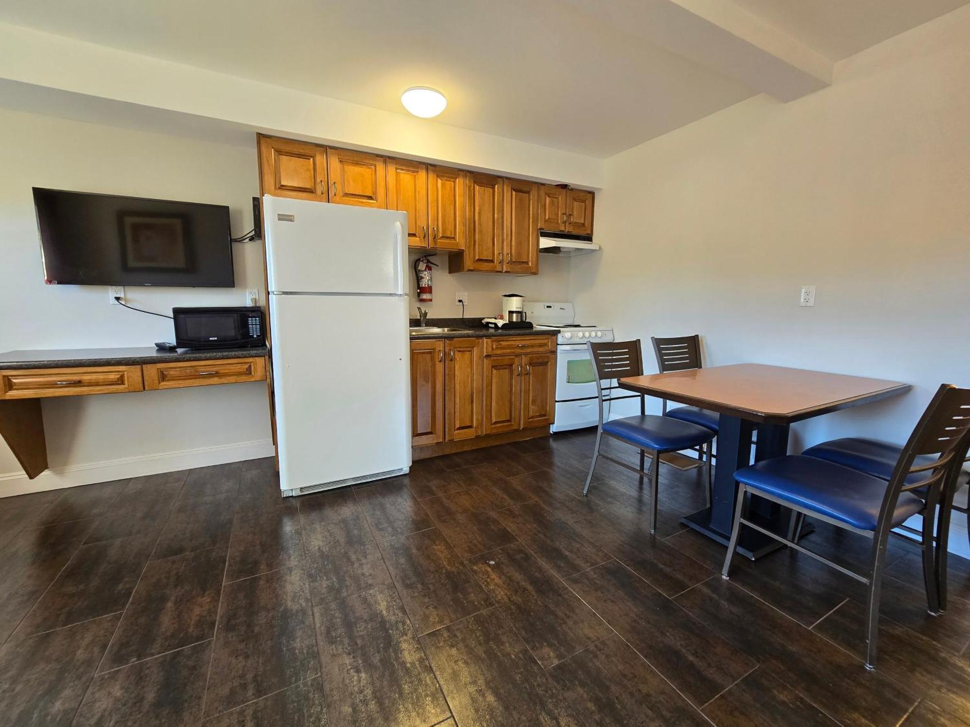 Sahara Courtyard Inn & Suites Osoyoos Luaran gambar