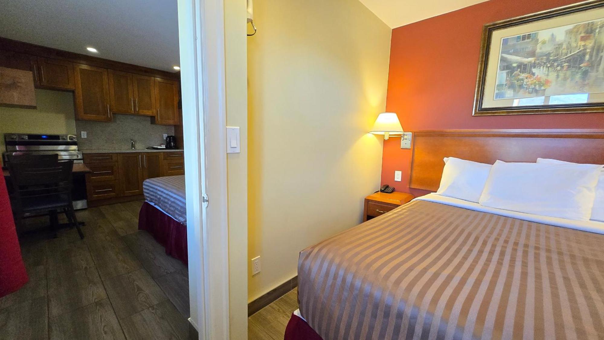 Sahara Courtyard Inn & Suites Osoyoos Luaran gambar