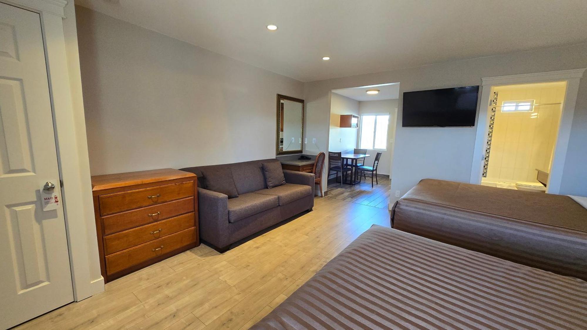 Sahara Courtyard Inn & Suites Osoyoos Luaran gambar