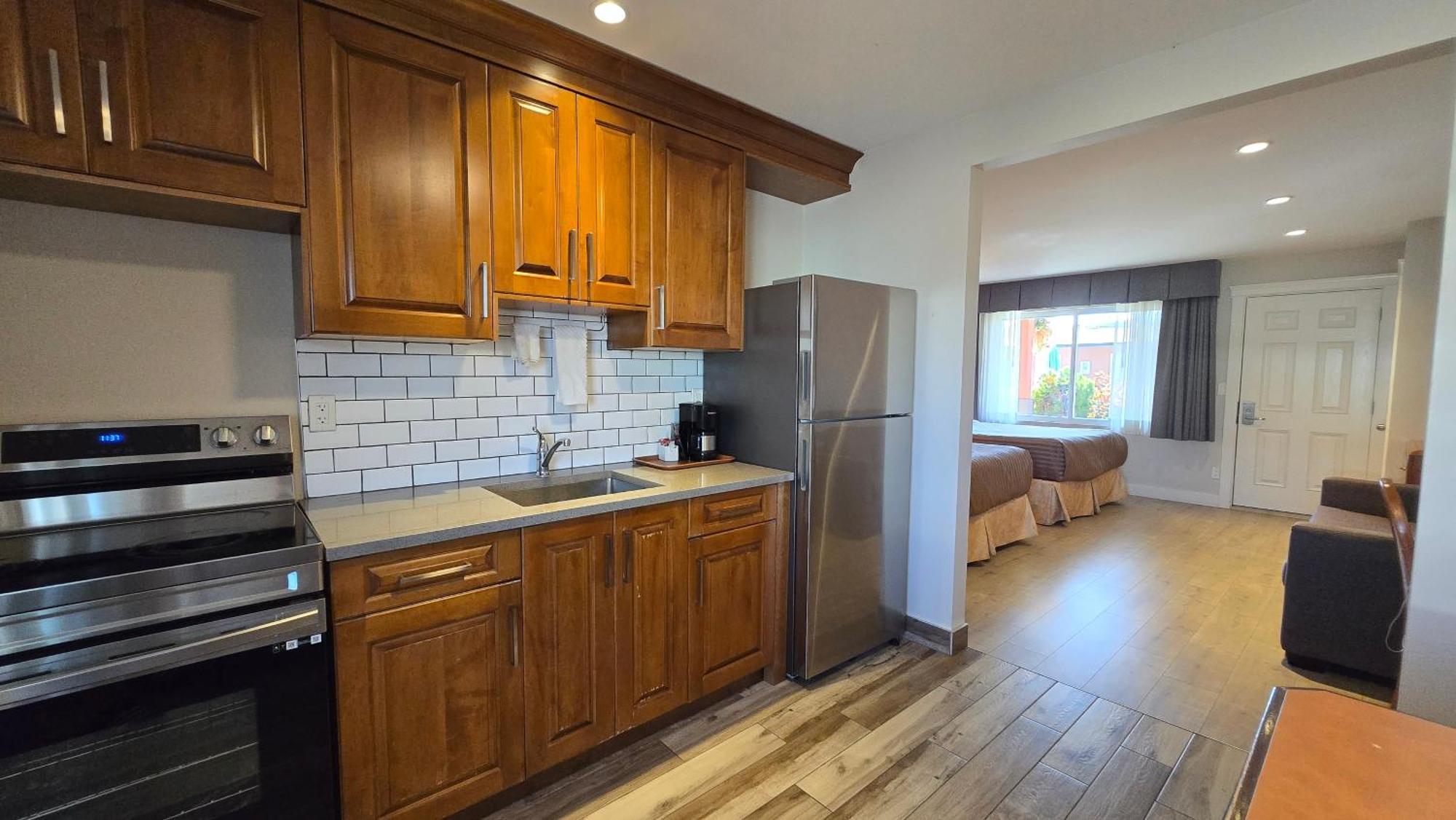 Sahara Courtyard Inn & Suites Osoyoos Luaran gambar