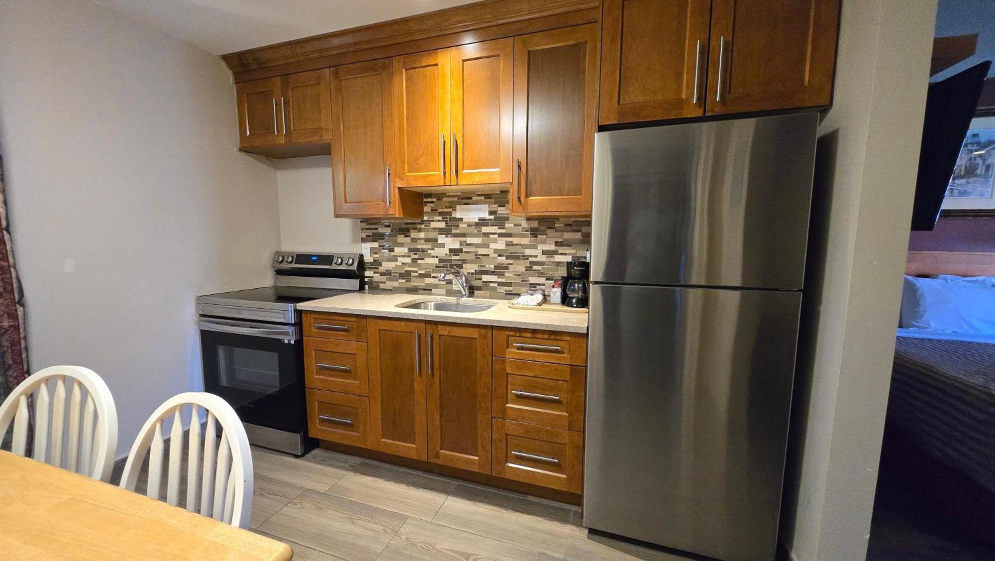 Sahara Courtyard Inn & Suites Osoyoos Luaran gambar
