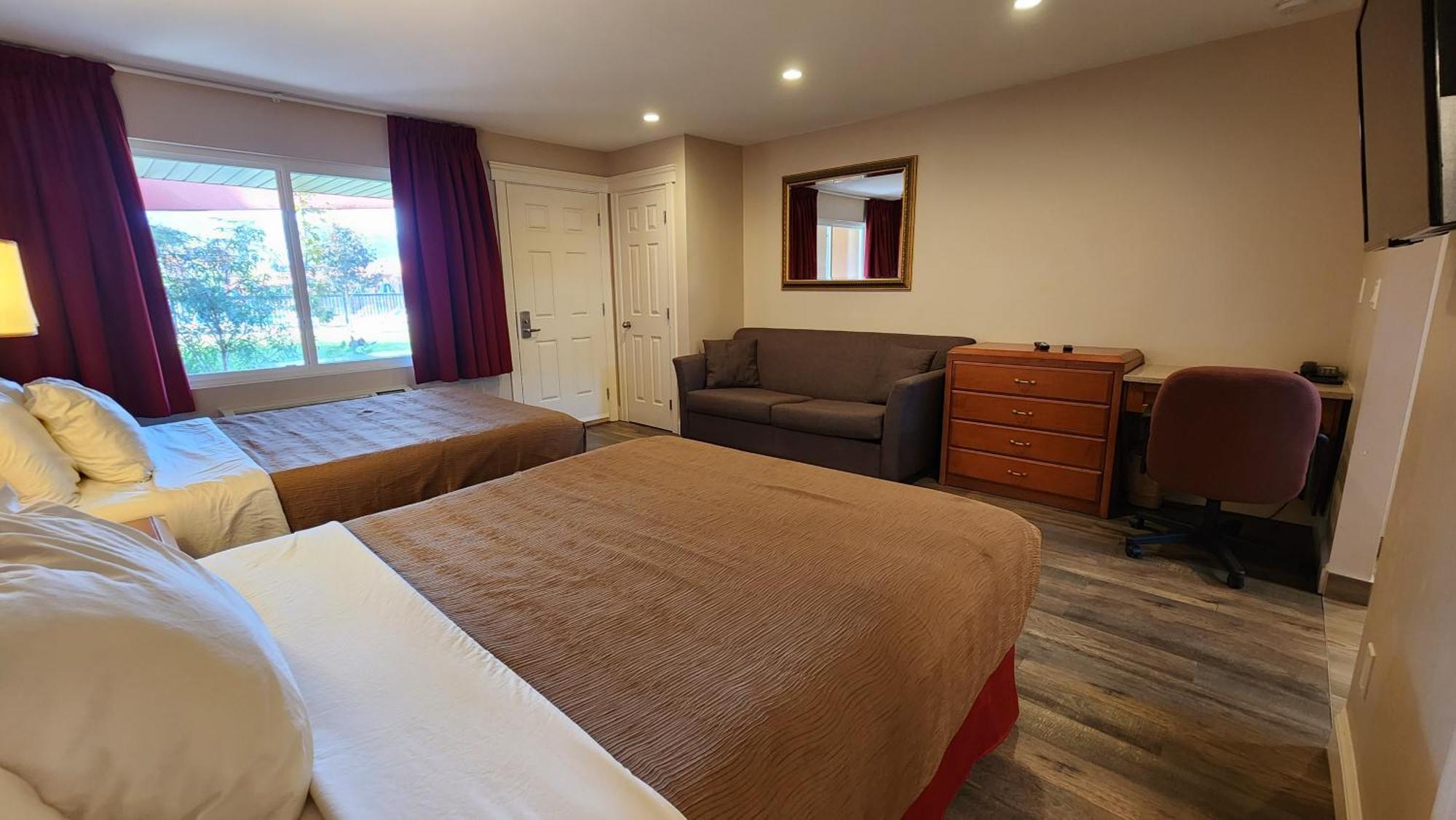 Sahara Courtyard Inn & Suites Osoyoos Luaran gambar